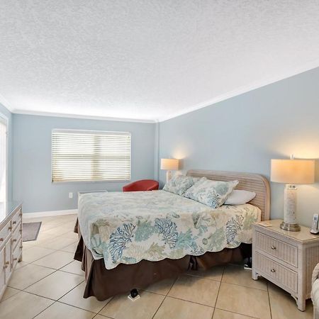 106 Beach Place Condos St. Pete Beach Exterior photo
