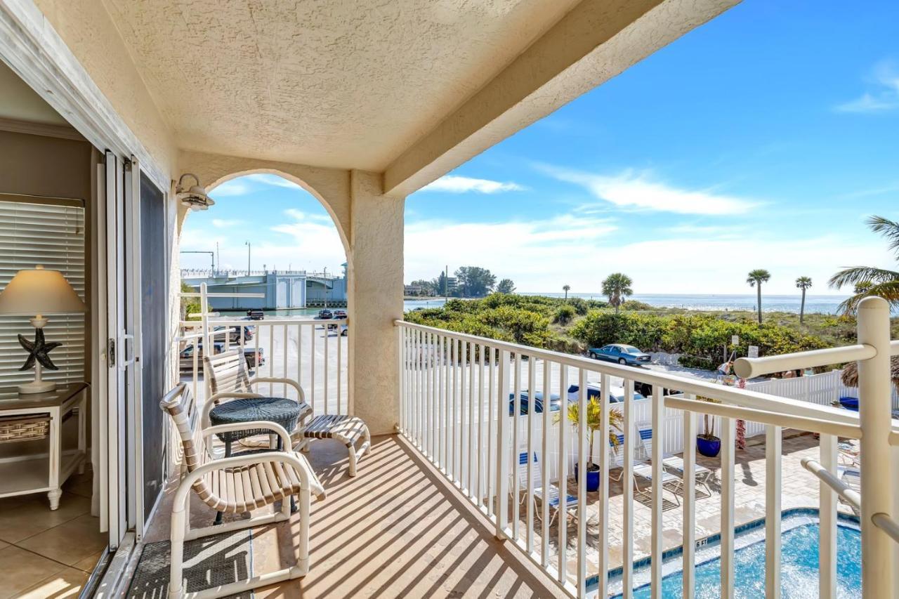 106 Beach Place Condos St. Pete Beach Exterior photo