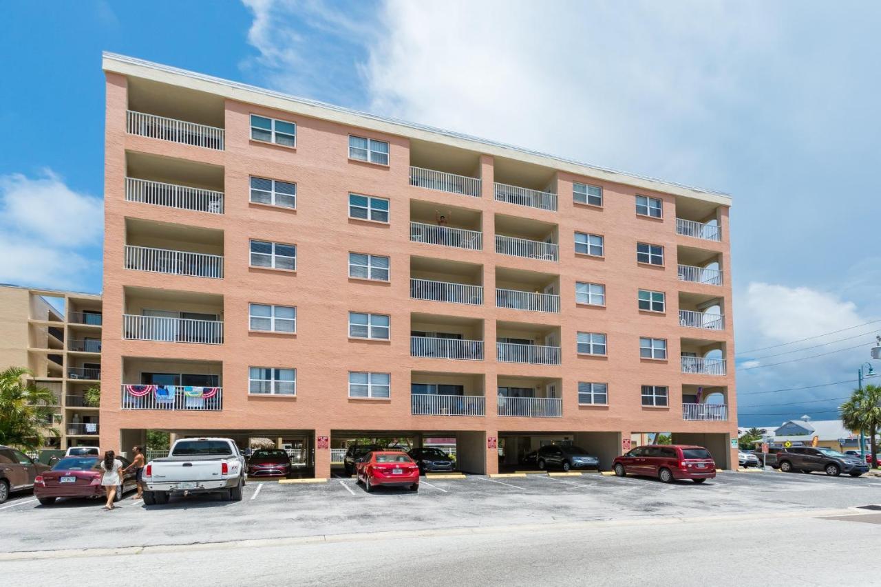 106 Beach Place Condos St. Pete Beach Exterior photo